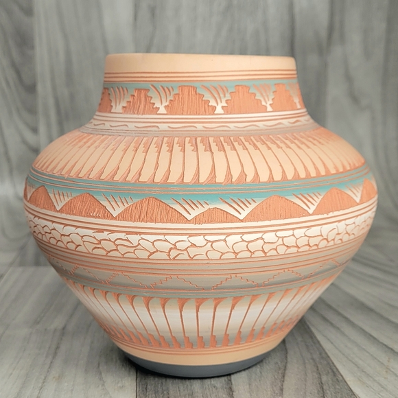 Michael Charlie Pottery Southwest Vase Navajo Native American Etched 6"H 7"W - Picture 7 of 16
